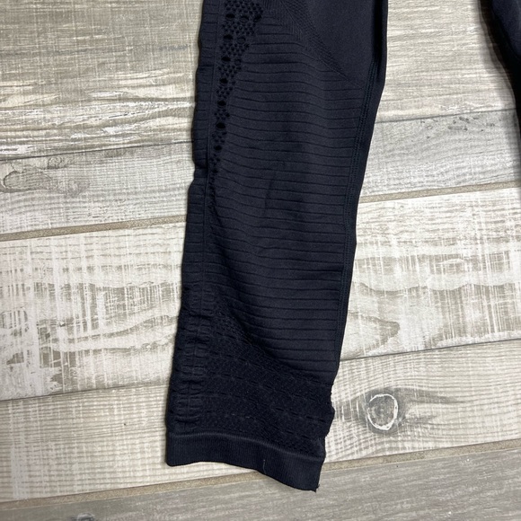GYMSHARK Women's Energy Seamless Cropped Leggings Size Small Black - Picture 5 of 7